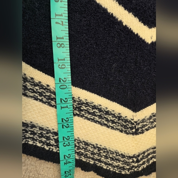 Ralph Lauren Wool Navy and Cream Chevron Striped Sweater. Size PXS - Picture 9 of 10